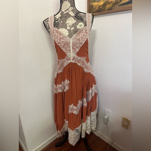 By Anthropologie Asymmetric Lace Midi Dress in Cedar Rust Orange Brown - Size 10 - Picture 3 of 10
